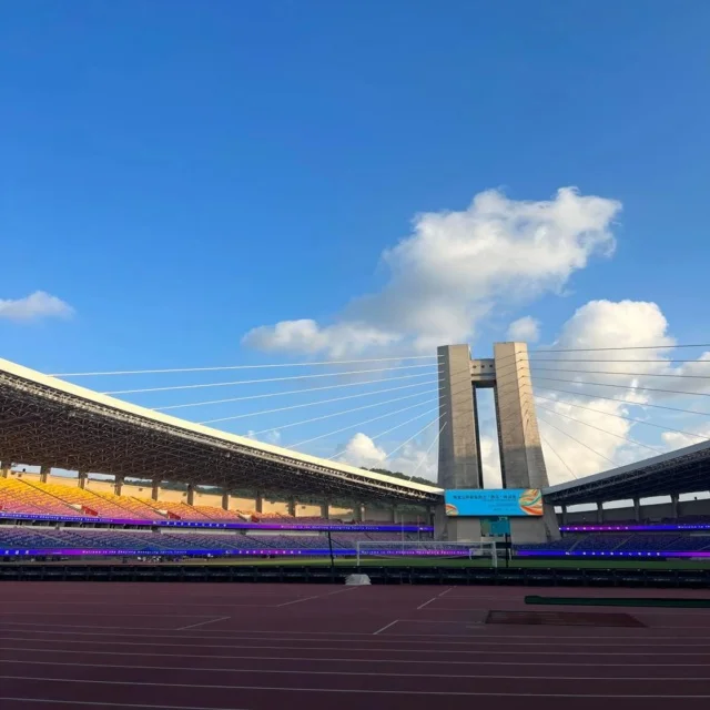 爱德华兹首轮赛场强势爆发